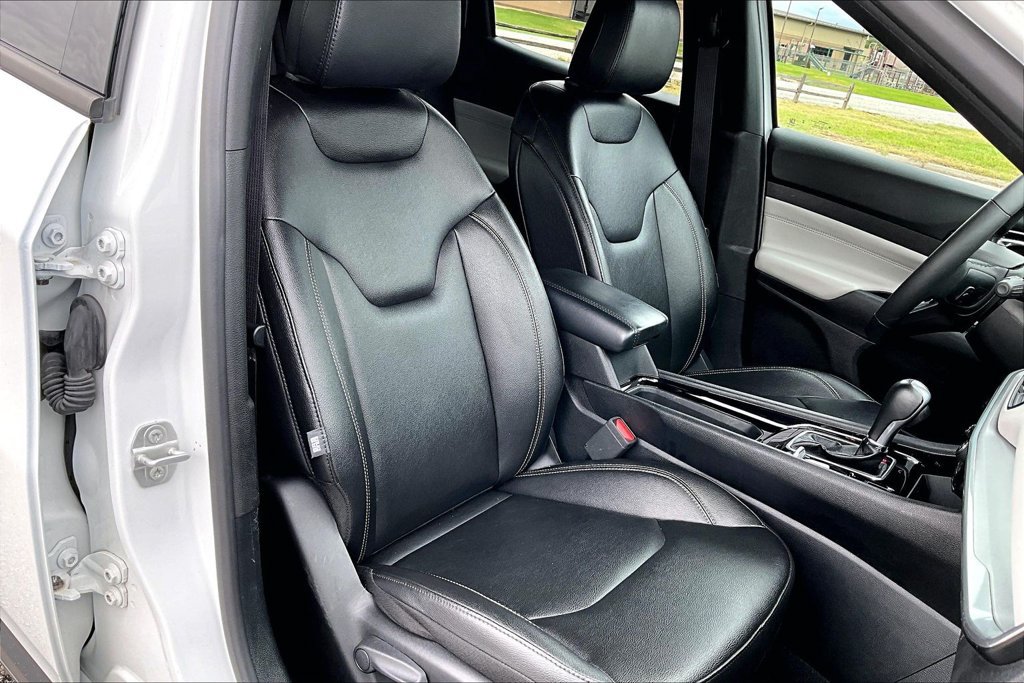 Used 2025 Jeep Compass Limited AWD/4WD image 7