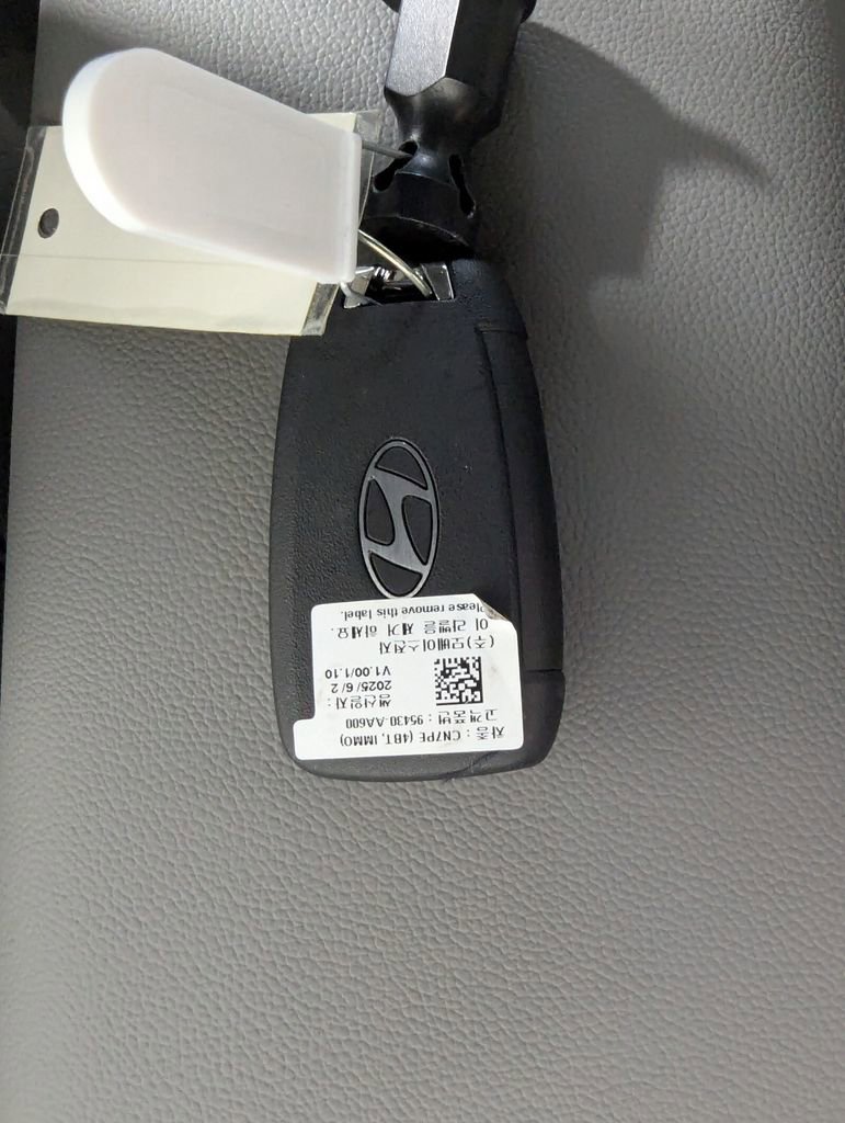 Used 2025 Hyundai Elantra SE image 28