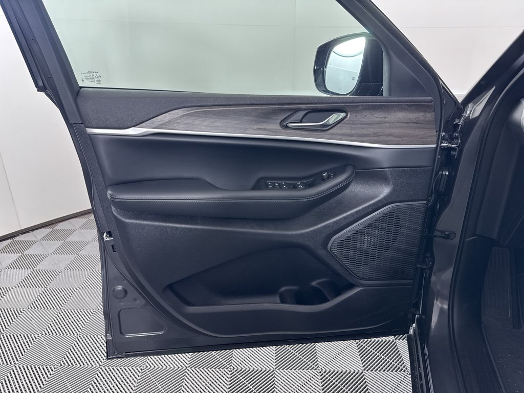 New 2026 Jeep Grand Cherokee Altitude AWD/4WD image 29