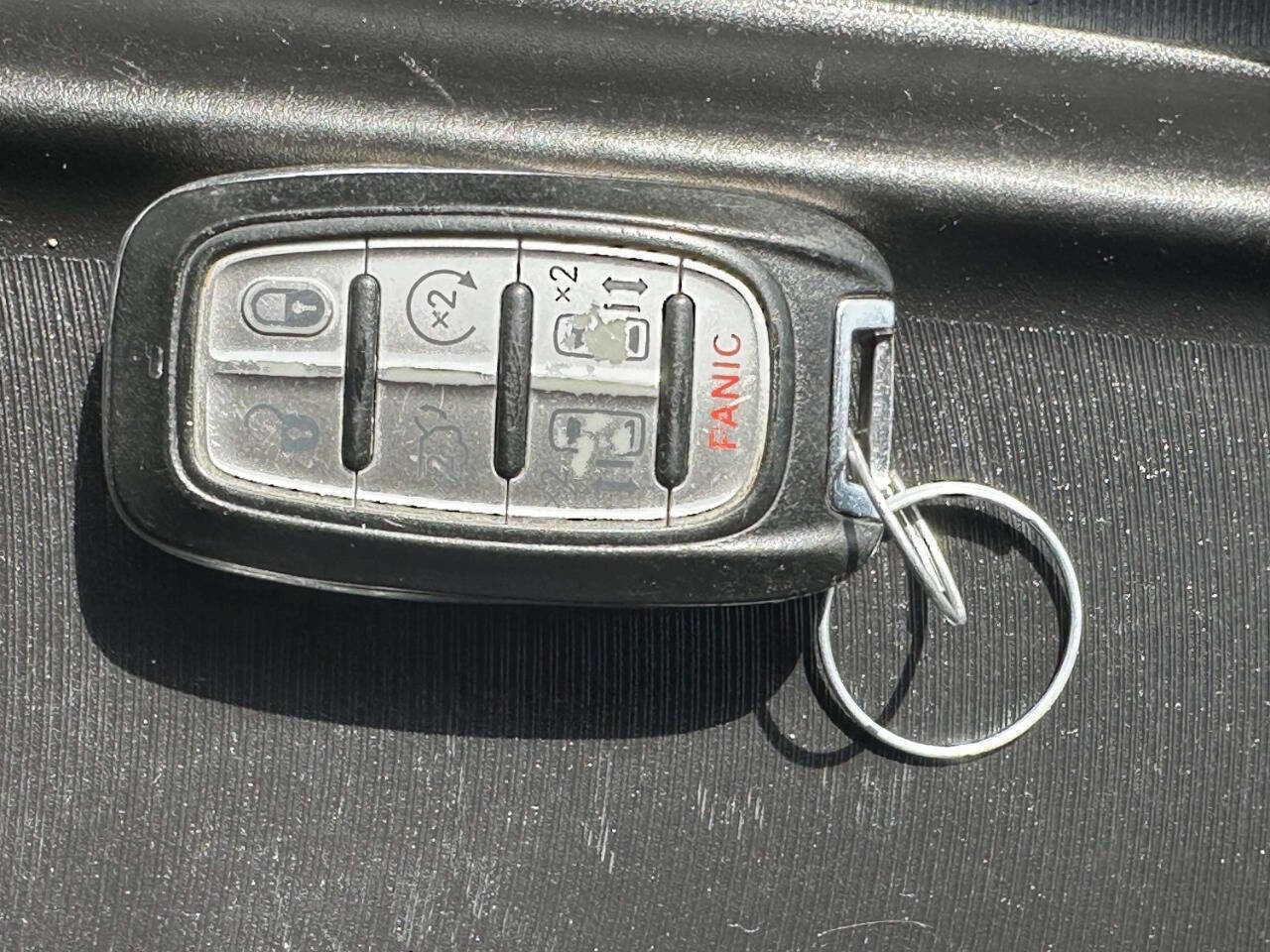 Used 2018 Chrysler Pacifica Touring-L FWD image 33