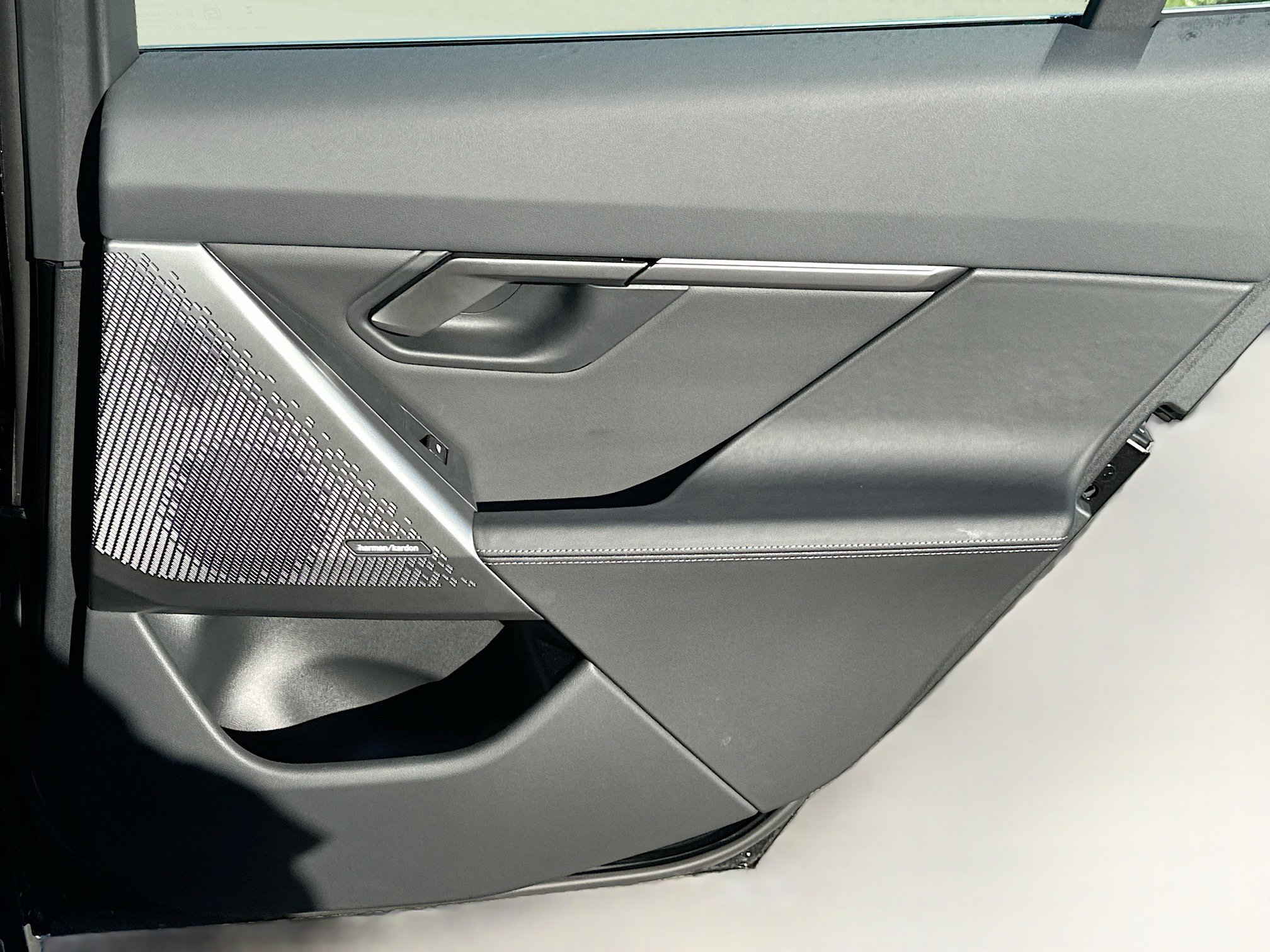 Used 2024 BMW i5 eDrive40i w/ Premium Package image 32