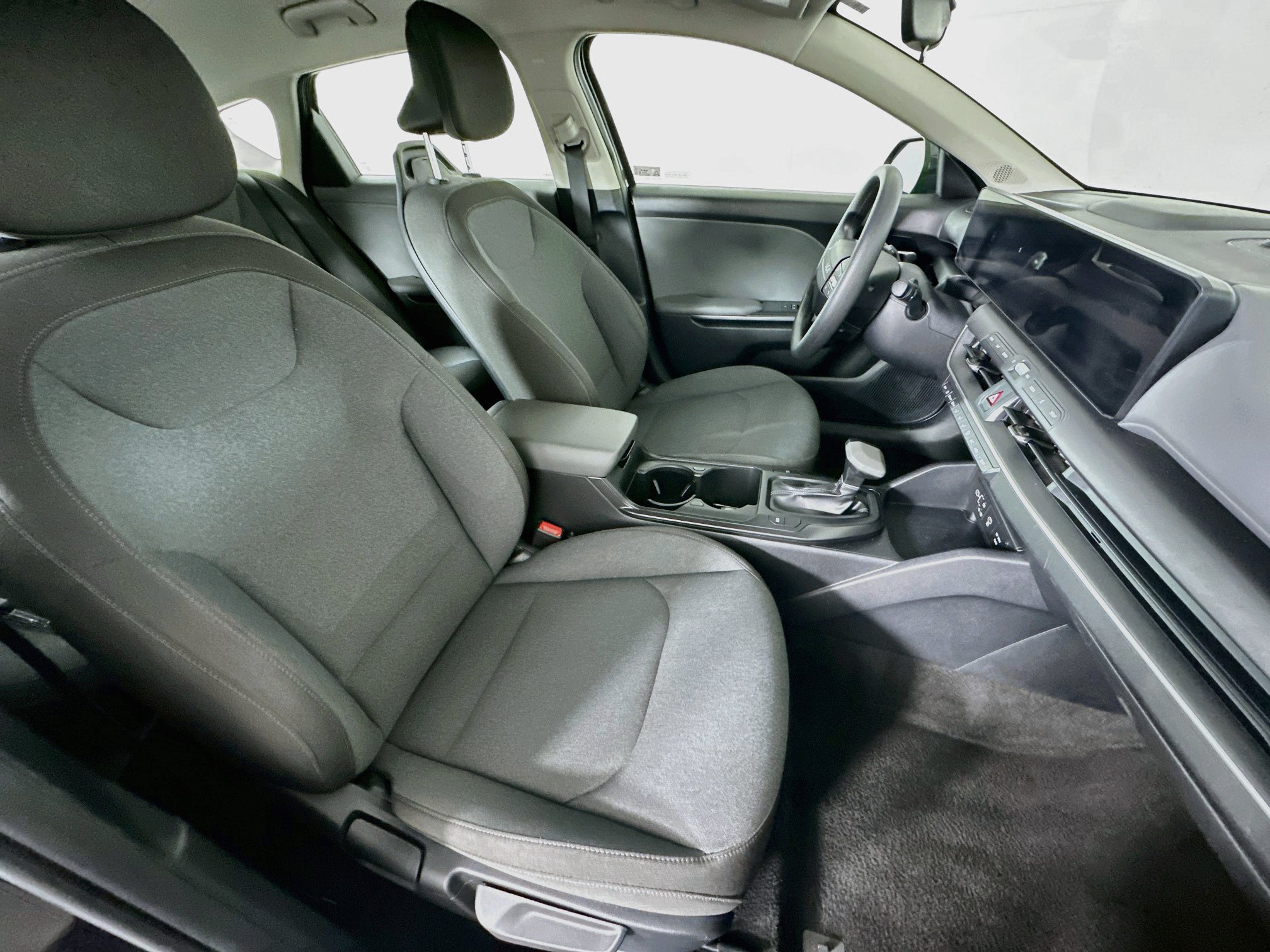 Used 2025 Kia K4 FWD image 31