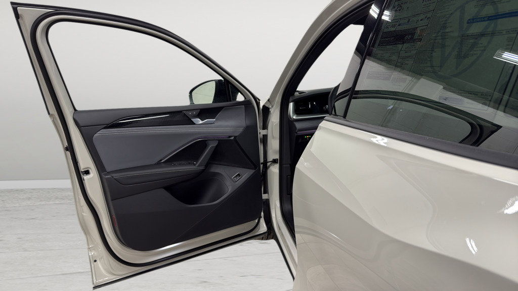 New 2026 Volkswagen Tiguan SE R-Line image 13