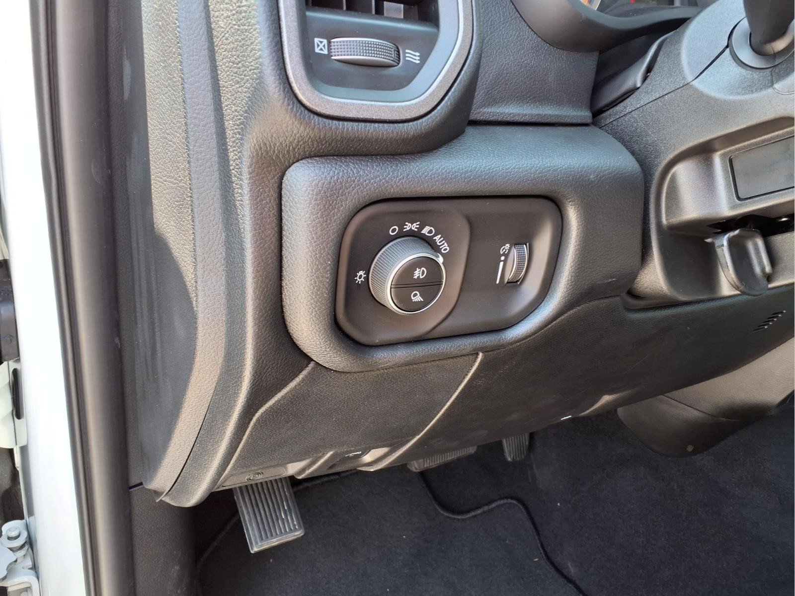 New 2026 RAM 3500 Tradesman AWD/4WD image 15