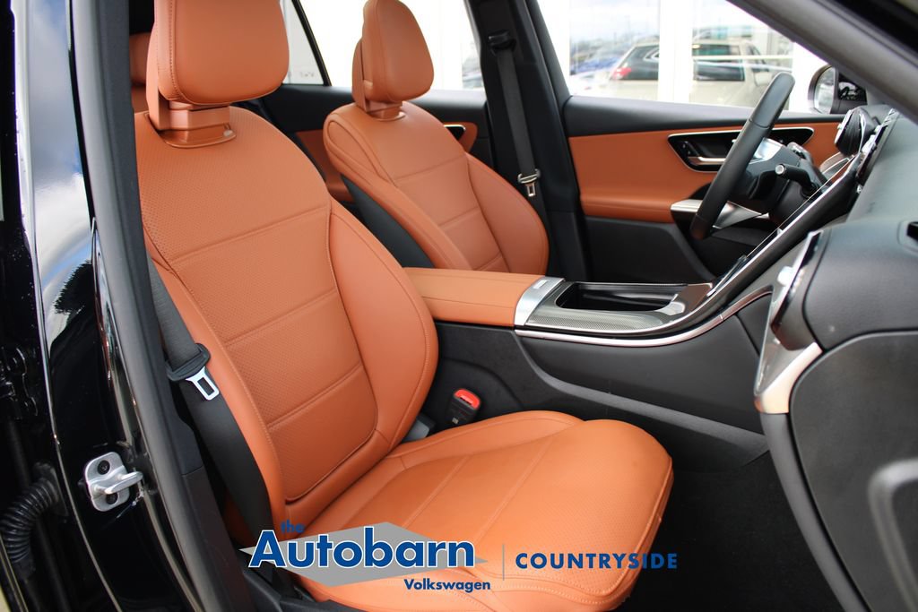 Used 2025 Mercedes-Benz GLC 300 4MATIC image 26