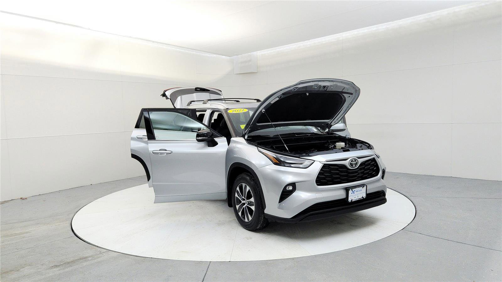 Used 2022 Toyota Highlander XLE image 9
