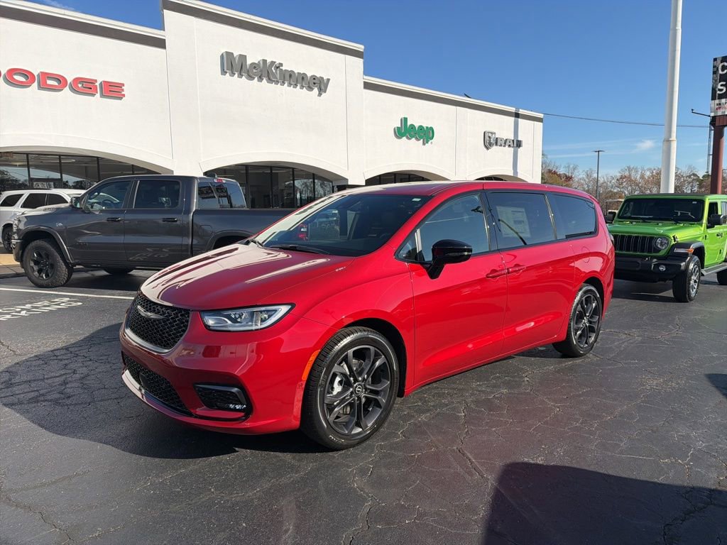 New 2026 Chrysler Pacifica Select FWD image 3