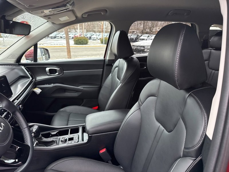 Used 2025 Kia Sorento S image 24