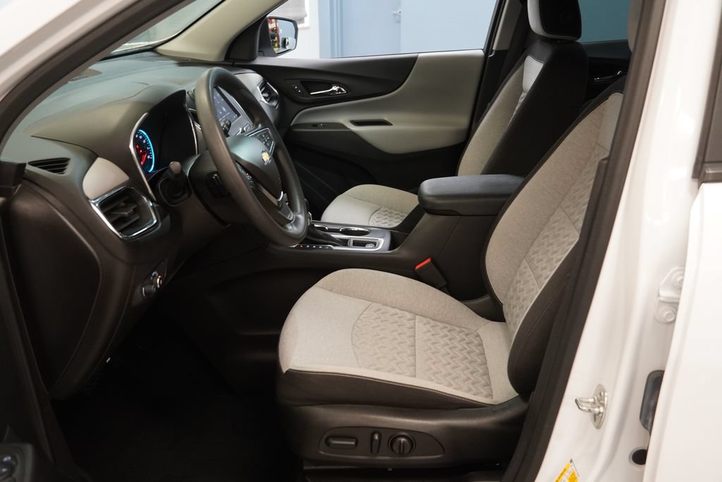 Used 2024 Chevrolet Equinox LS w/ LS Convenience Package FWD image 4