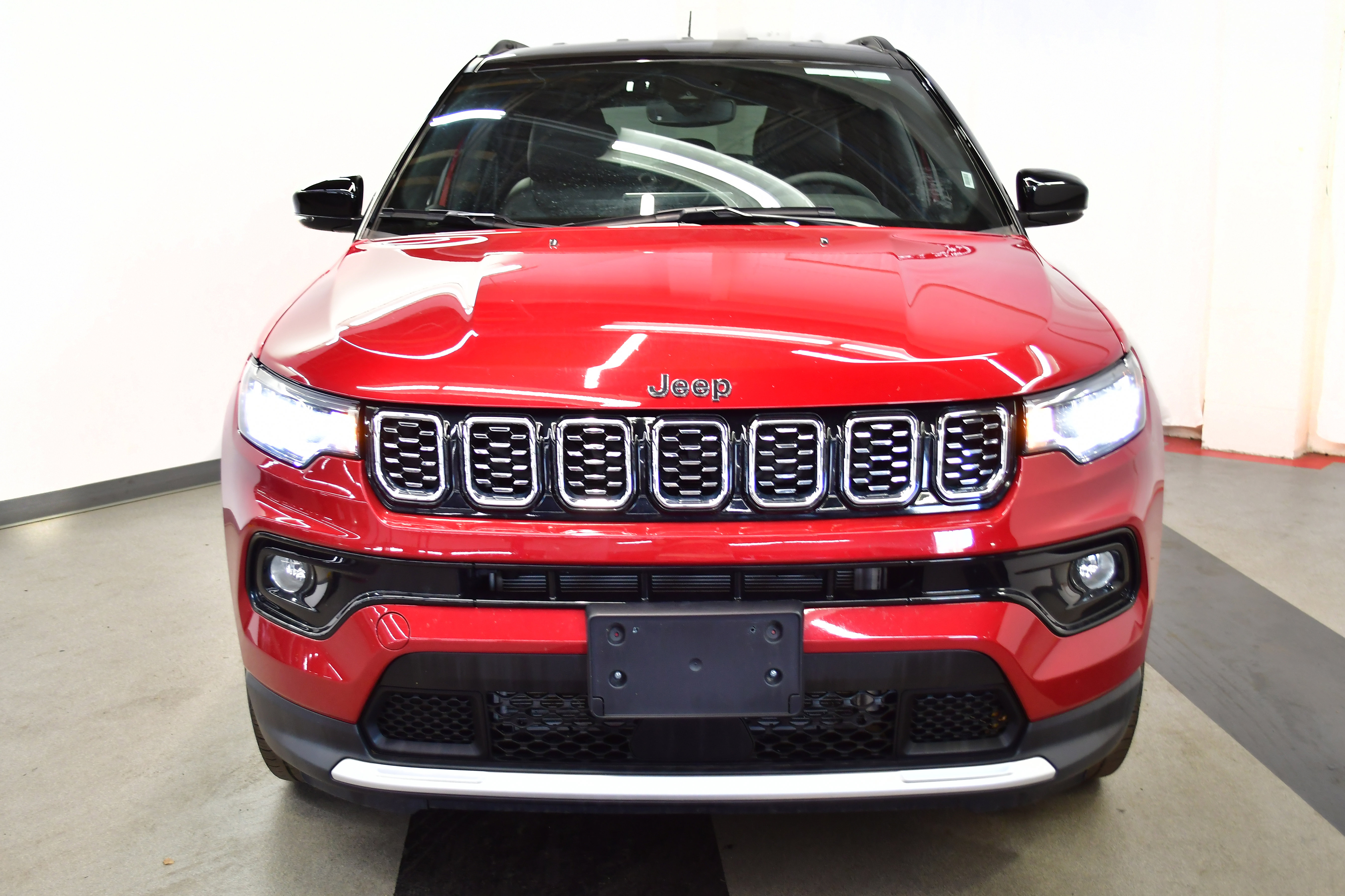 Used 2025 Jeep Compass Limited image 3