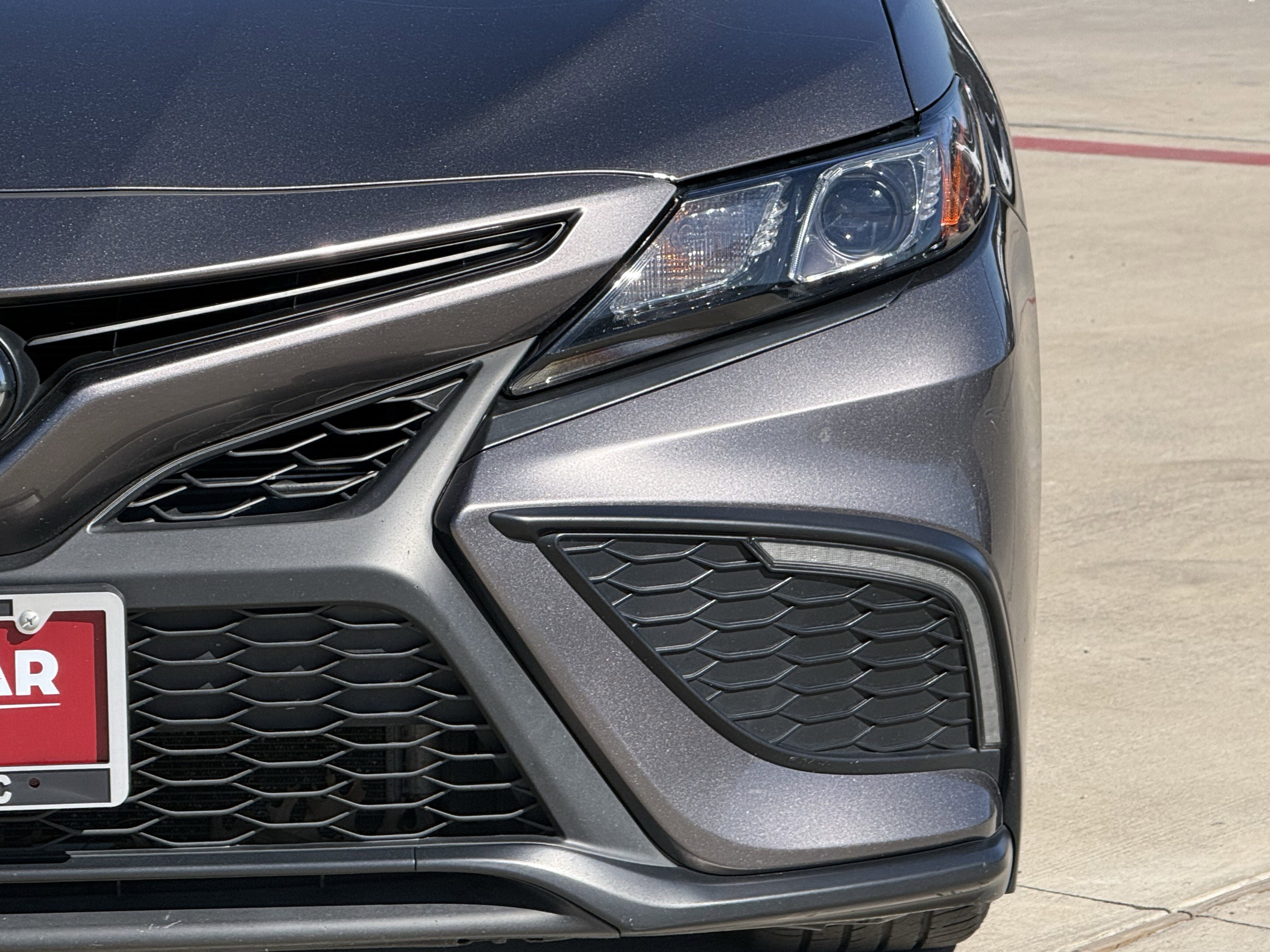 Used 2024 Toyota Camry SE image 9