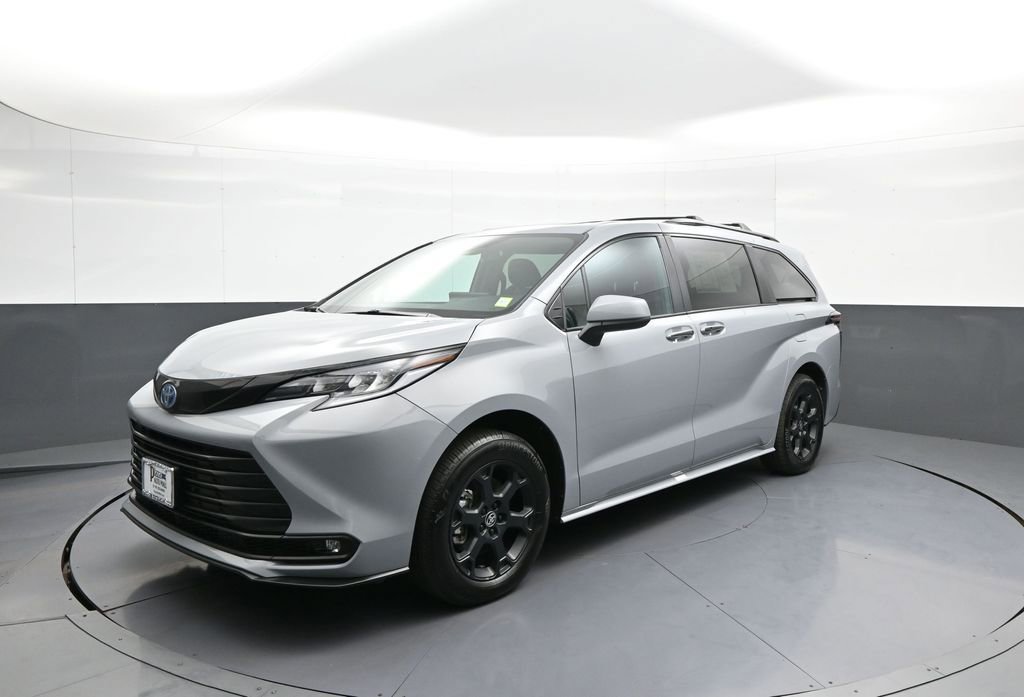 Used 2025 Toyota Sienna XLE Woodland Edition