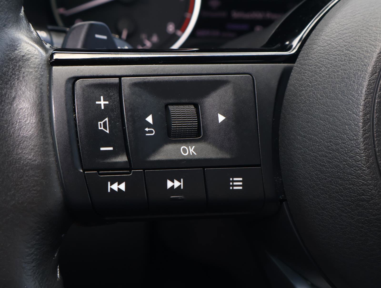 Used 2021 Nissan Rogue SL w/ Premium Package image 23