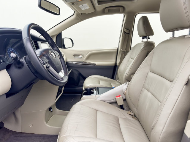 Used 2017 Toyota Sienna XLE Premium FWD image 15