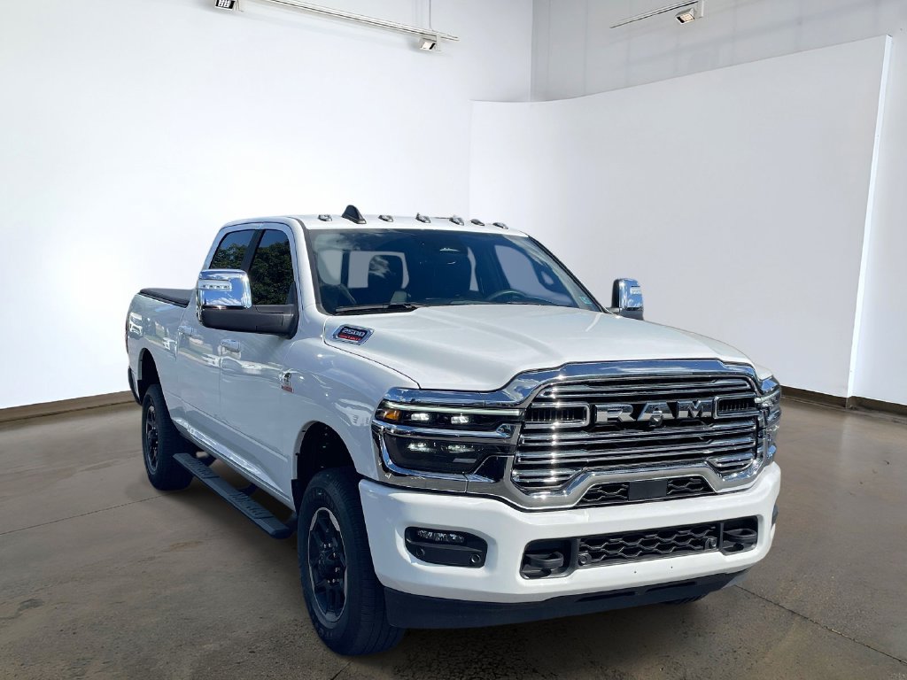 Used 2025 RAM 2500 Laramie AWD/4WD image 3