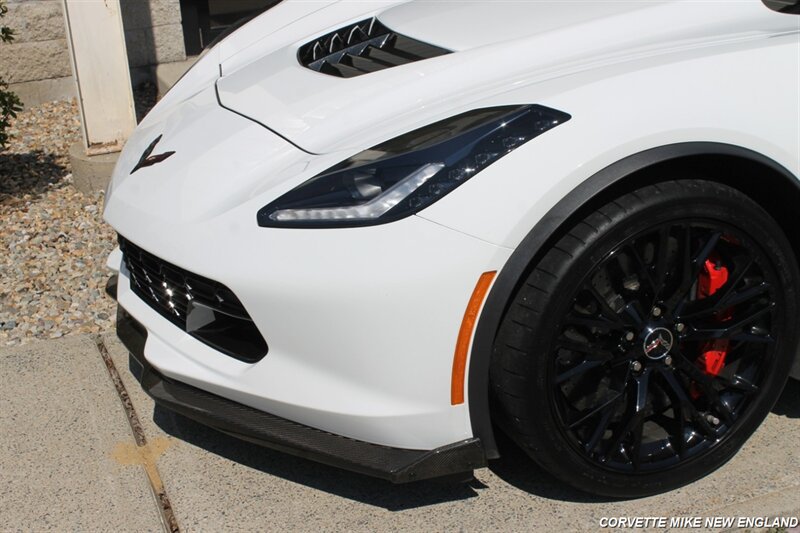 Used 2015 Chevrolet Corvette Z06 w/ 3LZ Preferred Equipment Group RWD image 13