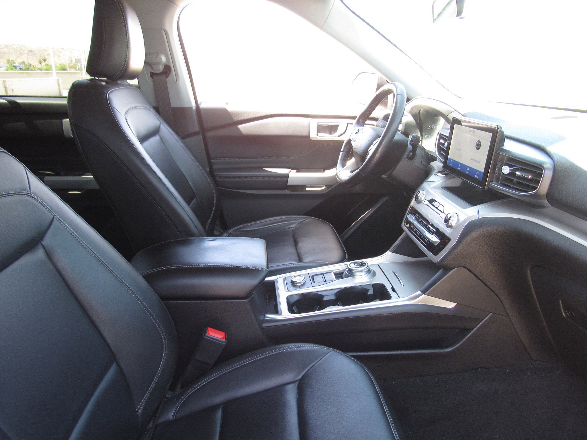 Used 2023 Ford Explorer XLT w/ Equipment Group 202A AWD/4WD image 8