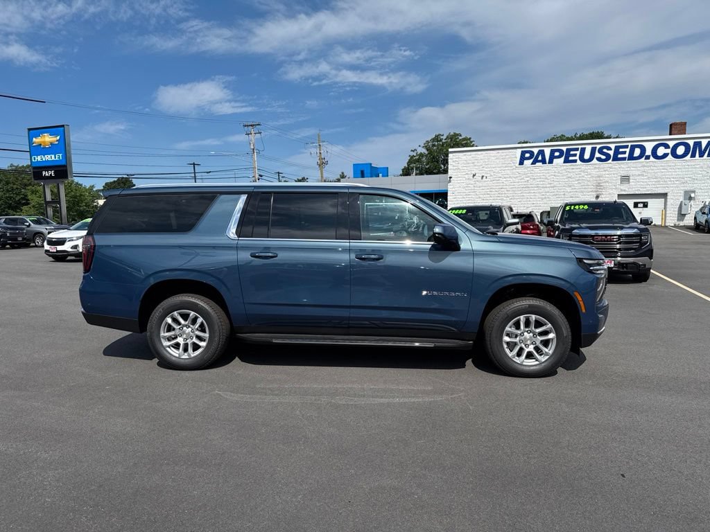 New 2026 Chevrolet Suburban LT AWD/4WD image 3