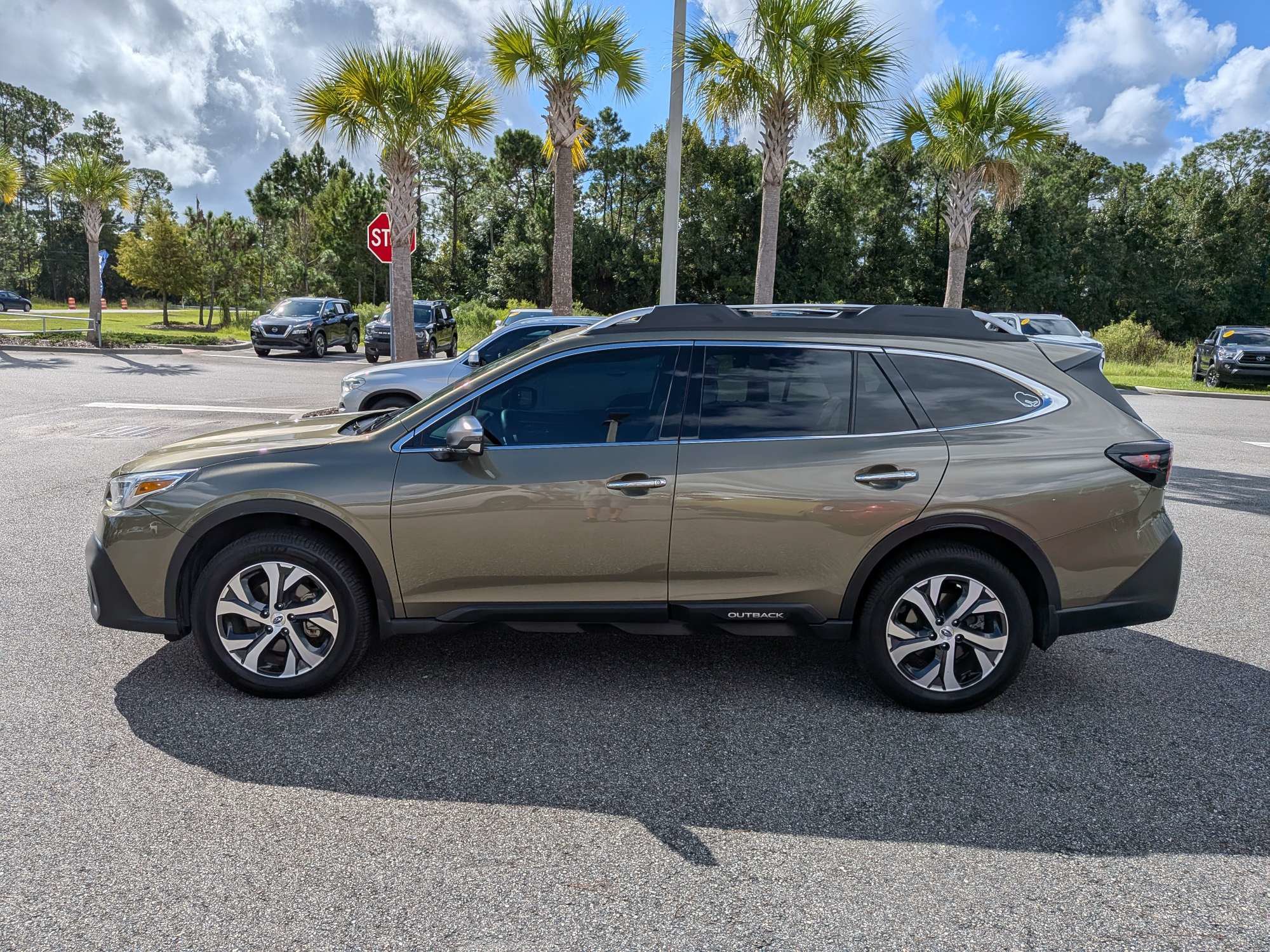 Certified 2022 Subaru Outback Touring AWD/4WD image 6