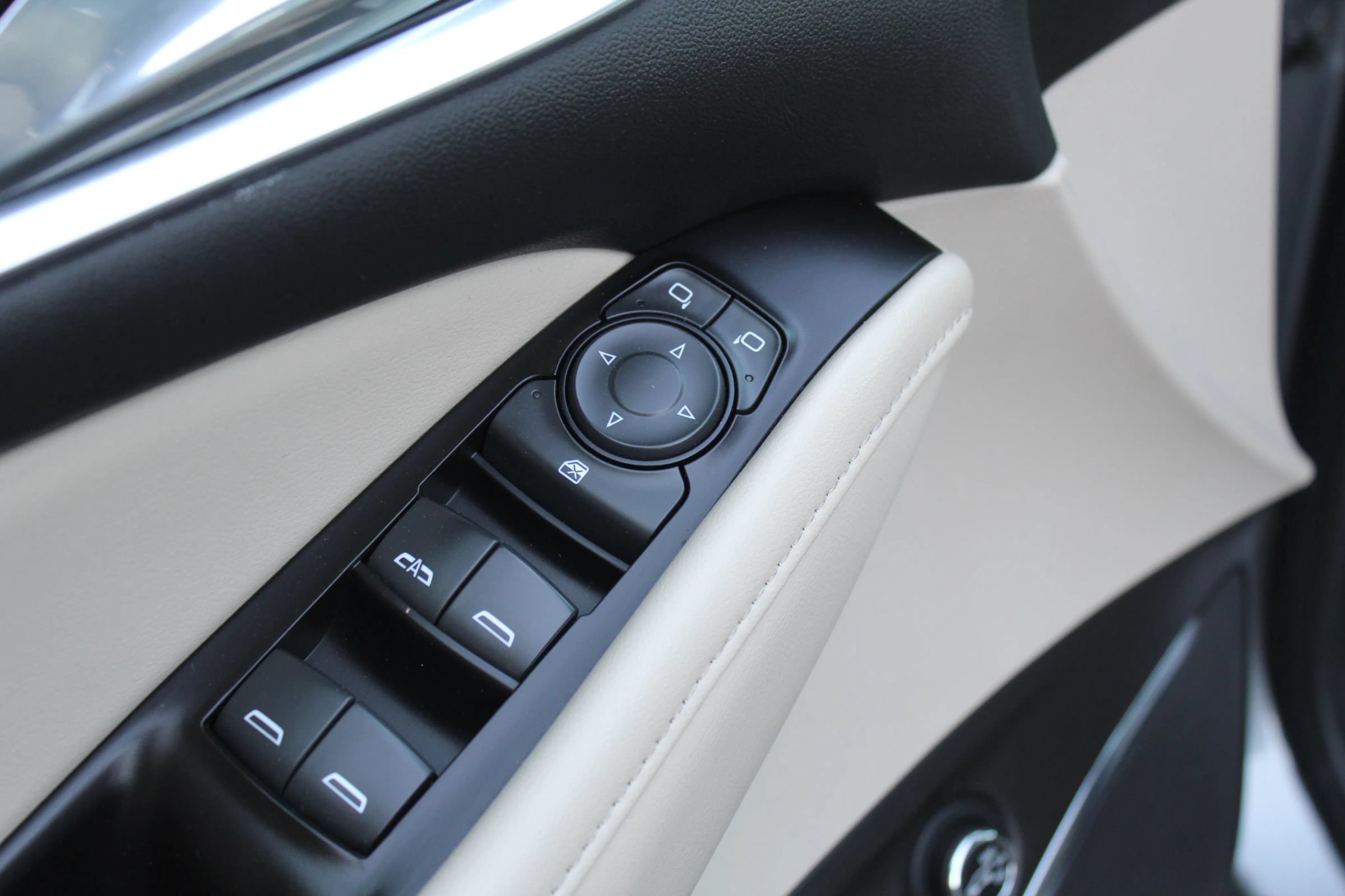 Used 2019 Buick Enclave Essence AWD/4WD image 24