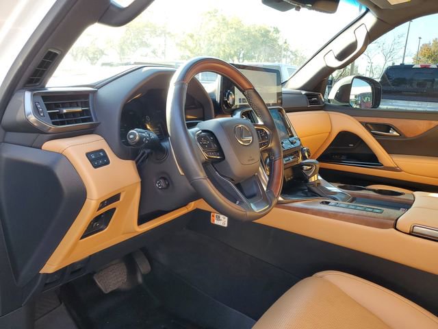 Used 2025 Lexus LX 600 4WD w/ Luxury Package image 18