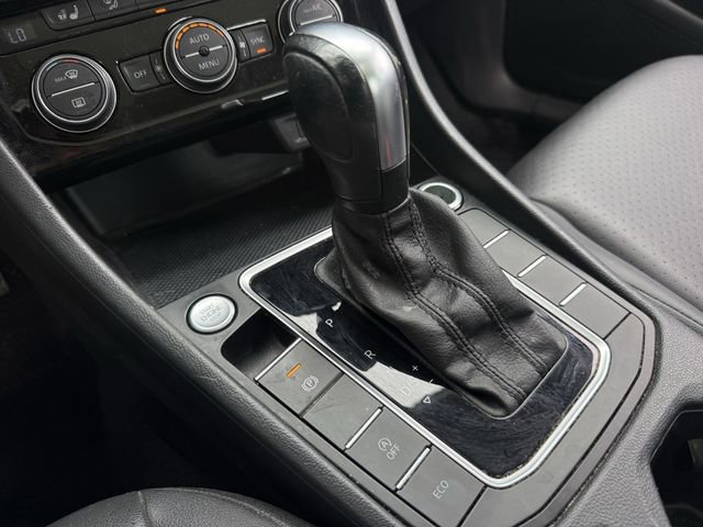 Used 2020 Volkswagen Jetta SE w/ SE Cold Weather Package FWD image 19
