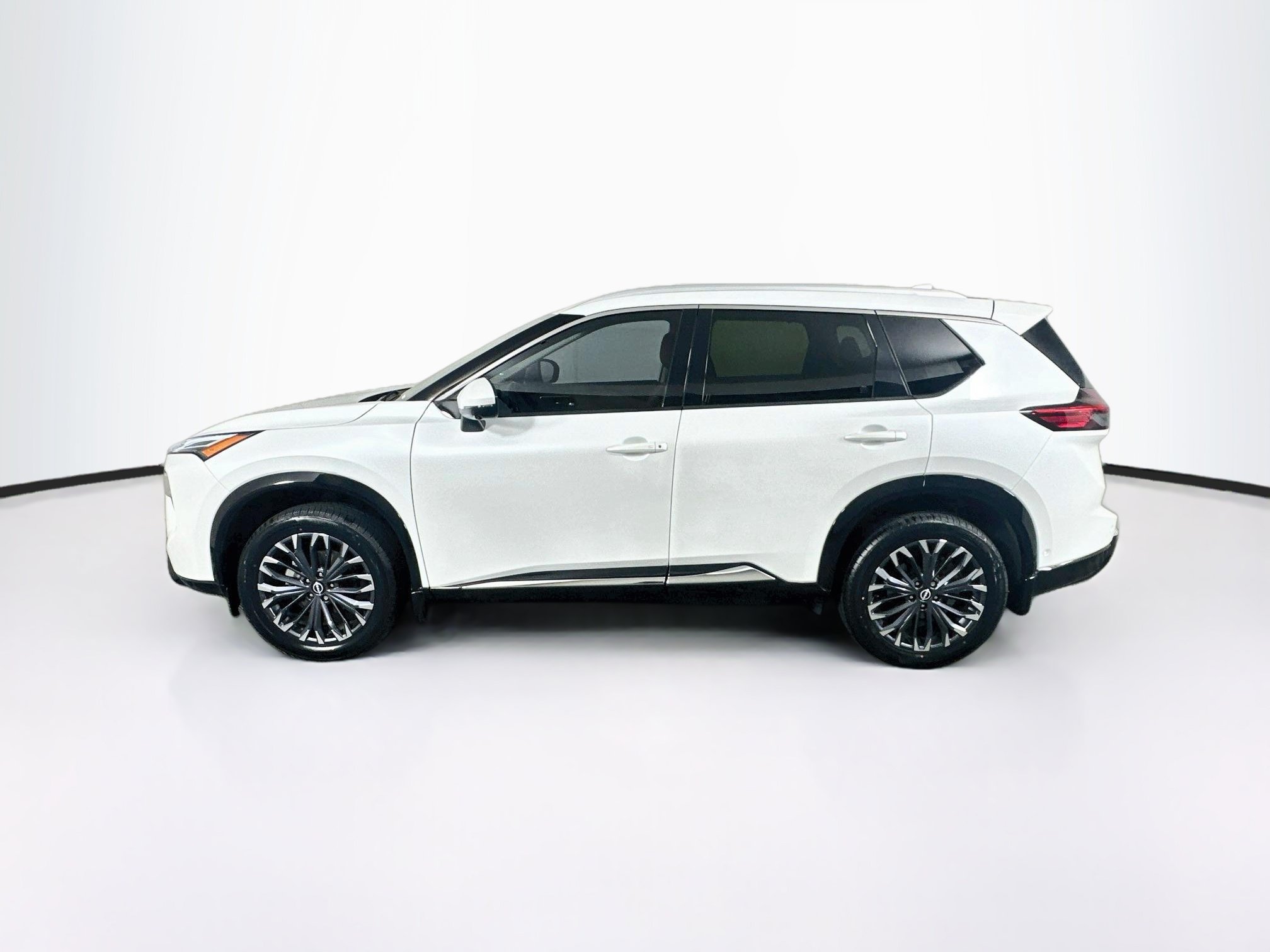 Used 2024 Nissan Rogue Platinum w/ Platinum Premium Package FWD image 4