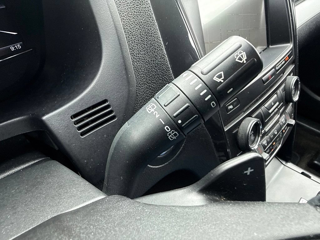 Used 2017 Ford Explorer XLT w/ Equipment Group 202A AWD/4WD image 31