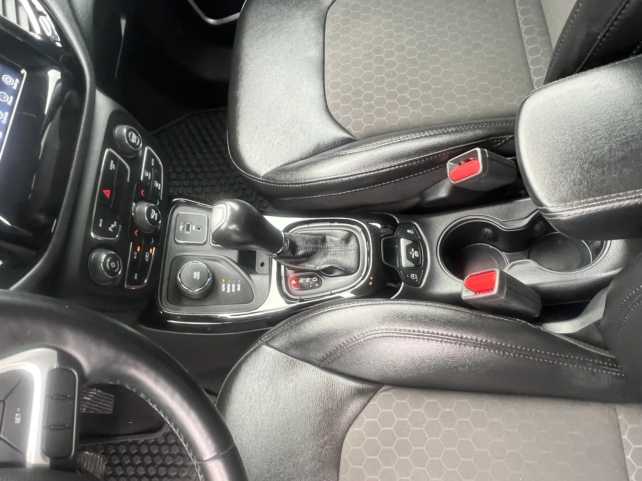 Used 2020 Jeep Compass Latitude AWD/4WD image 16
