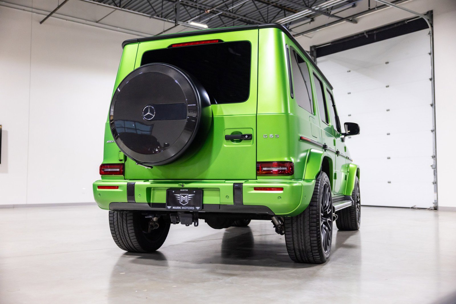 Used 2025 Mercedes-Benz G 63 AMG 4MATIC w/ AMG Carbon Fiber Package image 4