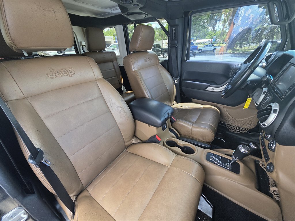 Used 2012 Jeep Wrangler Unlimited Rubicon w/ Connectivity Group AWD/4WD image 27