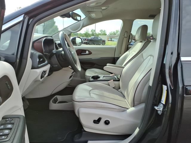 Used 2019 Chrysler Pacifica Limited FWD image 13
