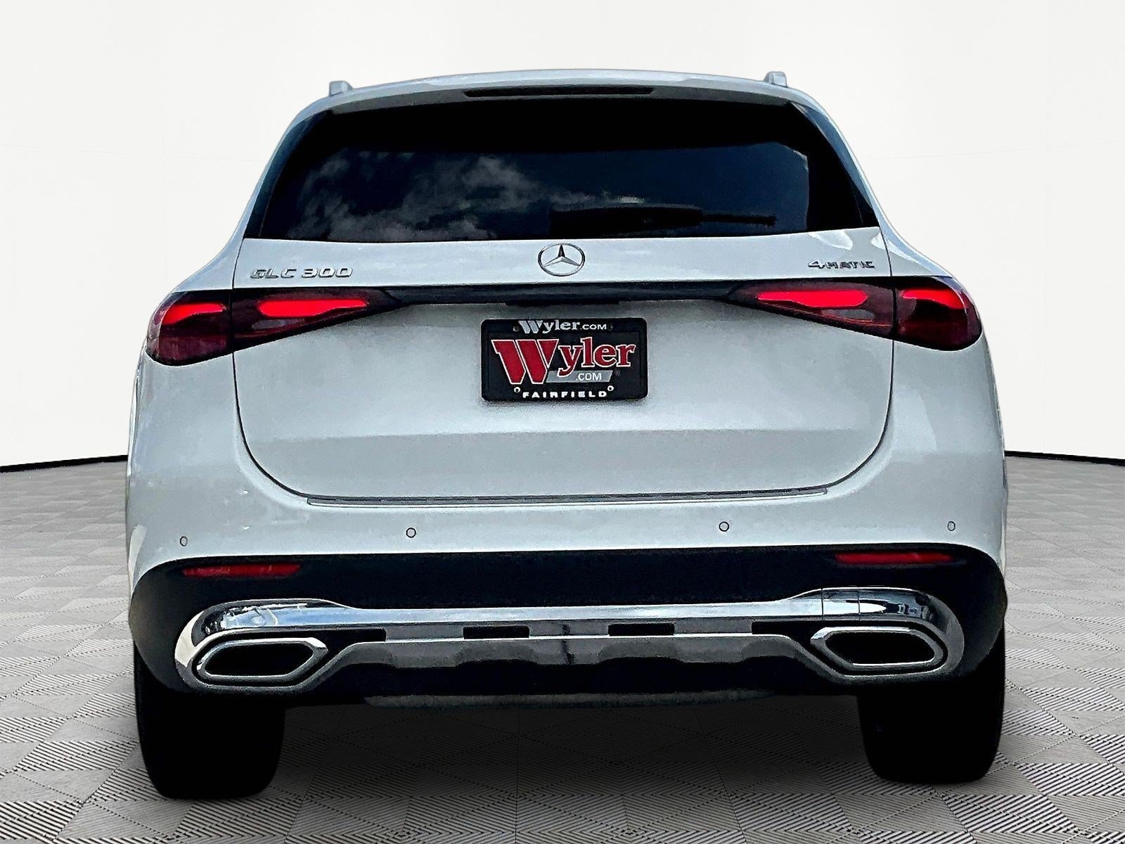 Used 2025 Mercedes-Benz GLC 300 4MATIC image 5
