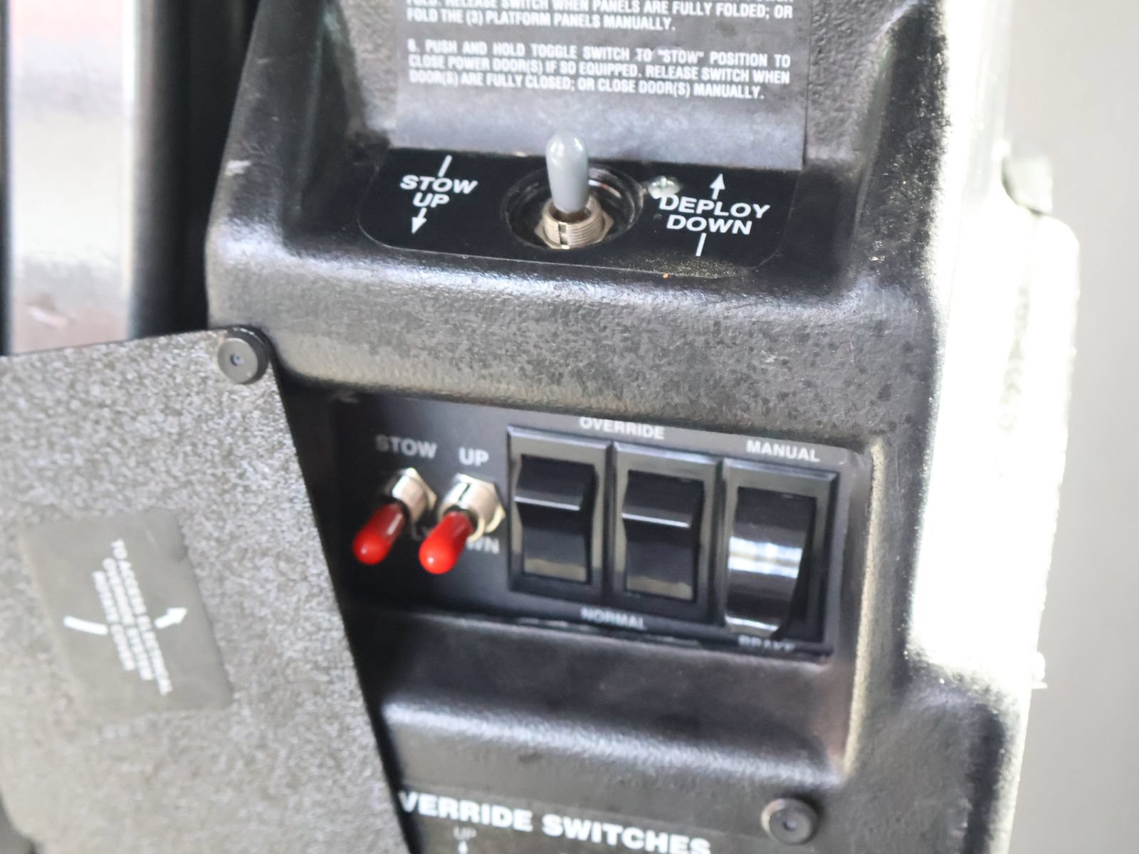 Used 2000 Ford E-150 and Econoline 150 RWD image 50