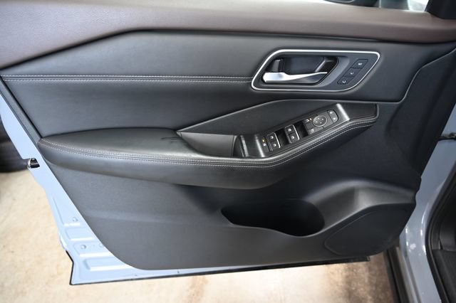 Used 2021 Nissan Rogue Platinum FWD image 30