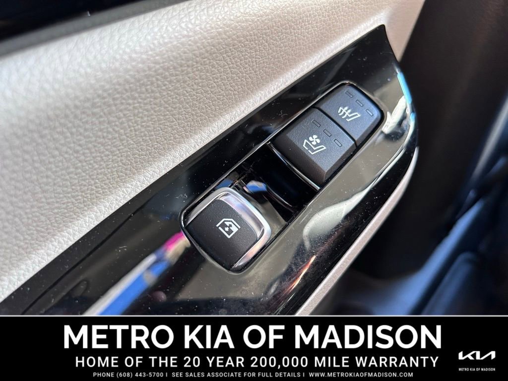 Used 2023 Kia Carnival SX Prestige image 44