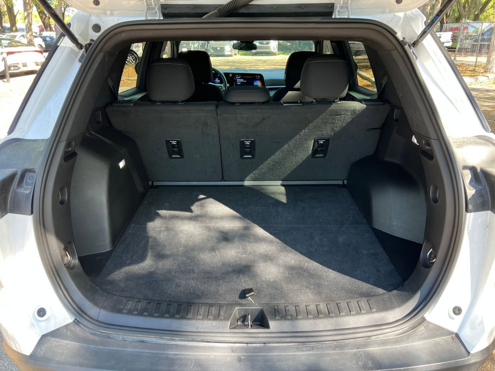 Used 2025 Chevrolet Equinox LT FWD image 27