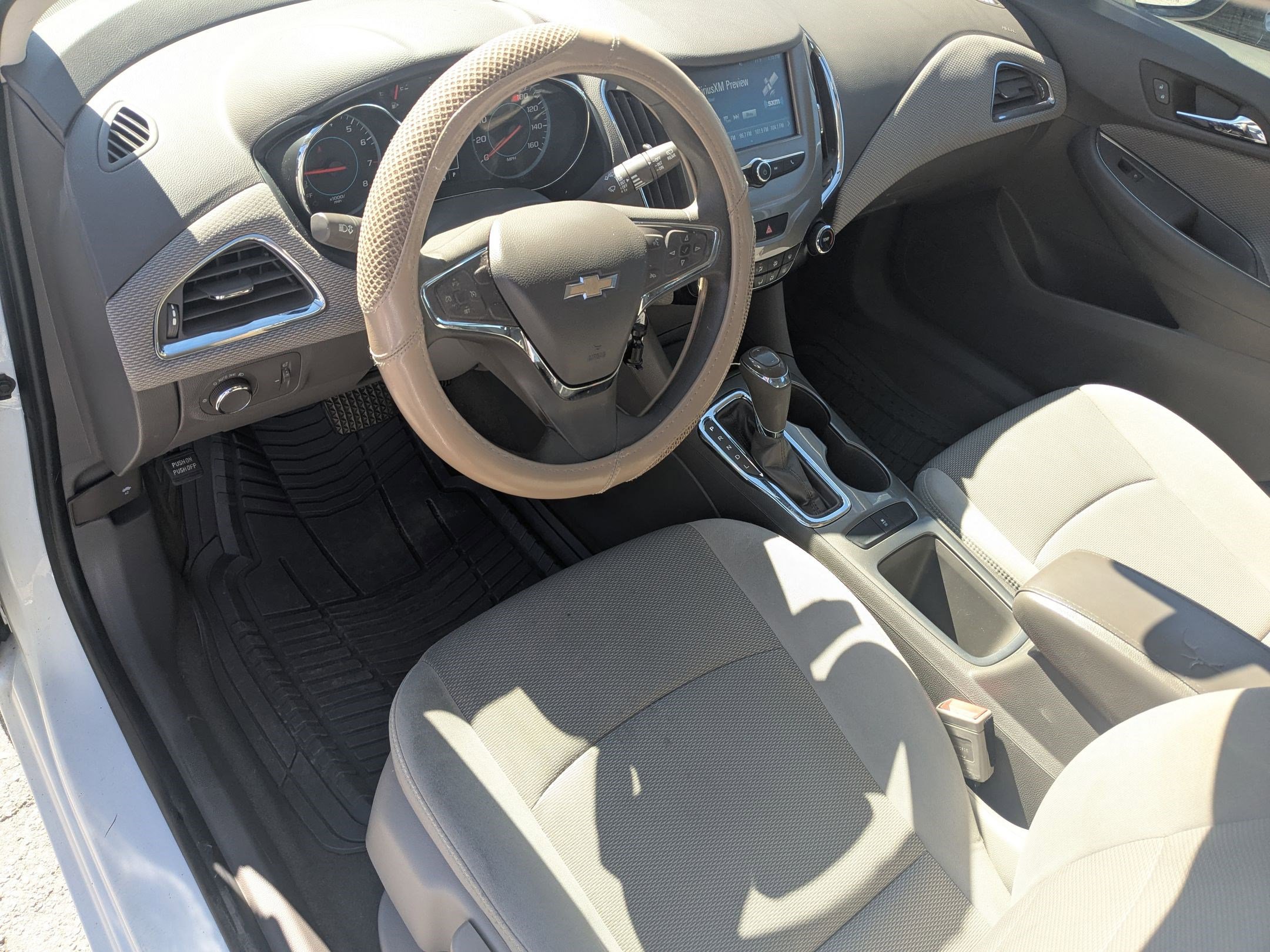 Used 2017 Chevrolet Cruze LT image 16