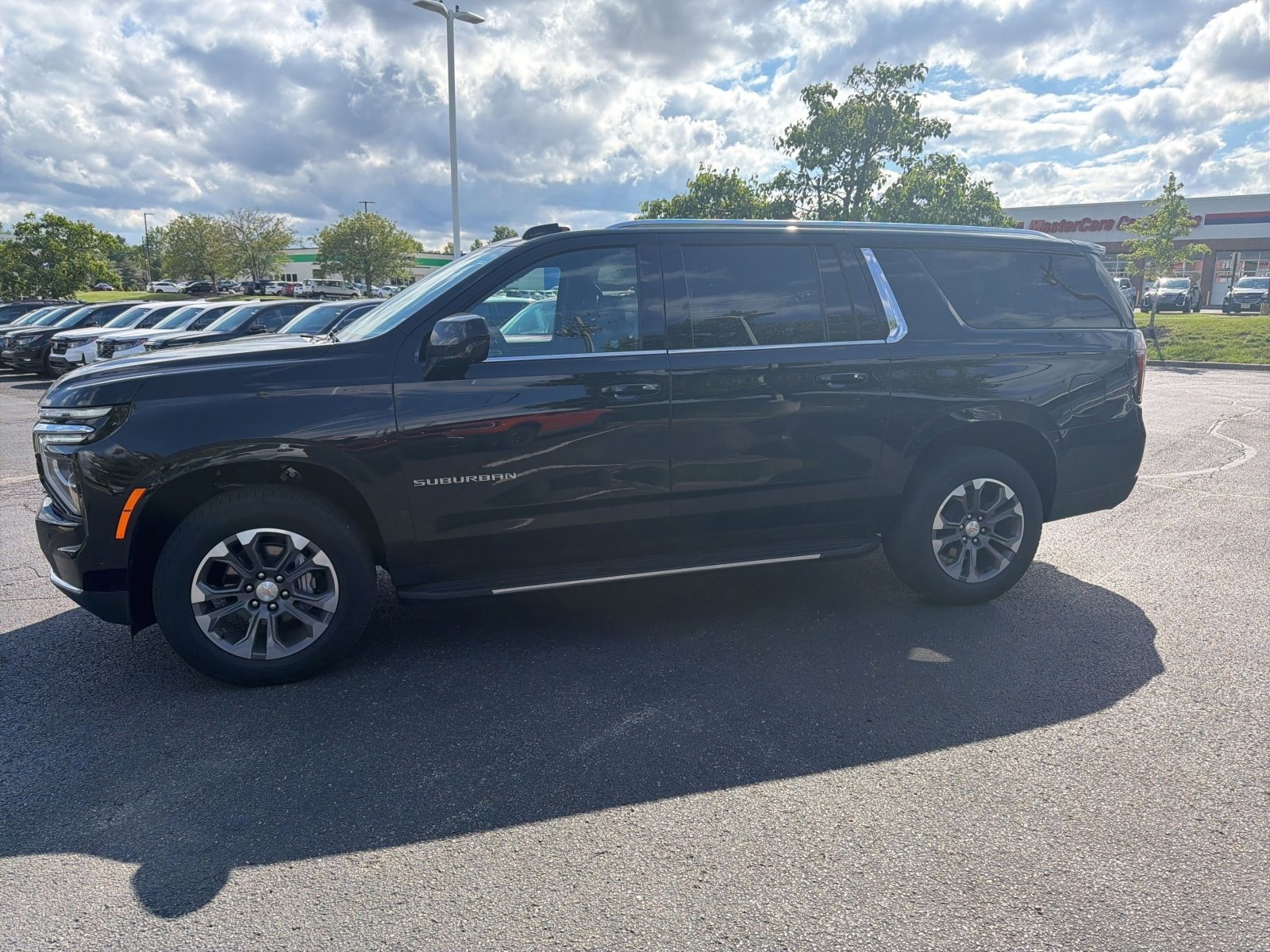 Used 2026 Chevrolet Suburban LS AWD/4WD image 11