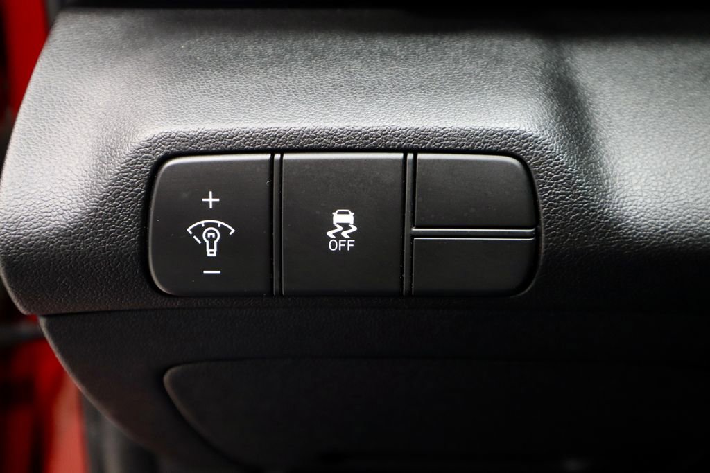 Used 2025 Hyundai Elantra SEL image 30