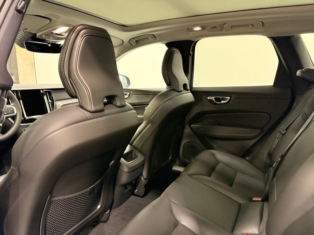 Used 2025 Volvo XC60 B5 Core w/ Climate Package image 20