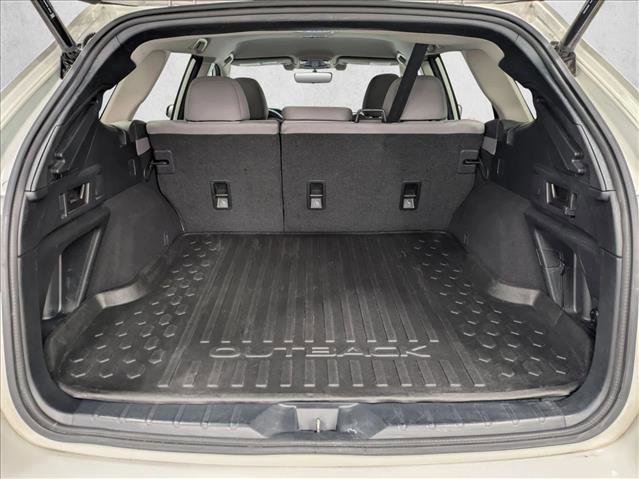Used 2022 Subaru Outback Premium image 6