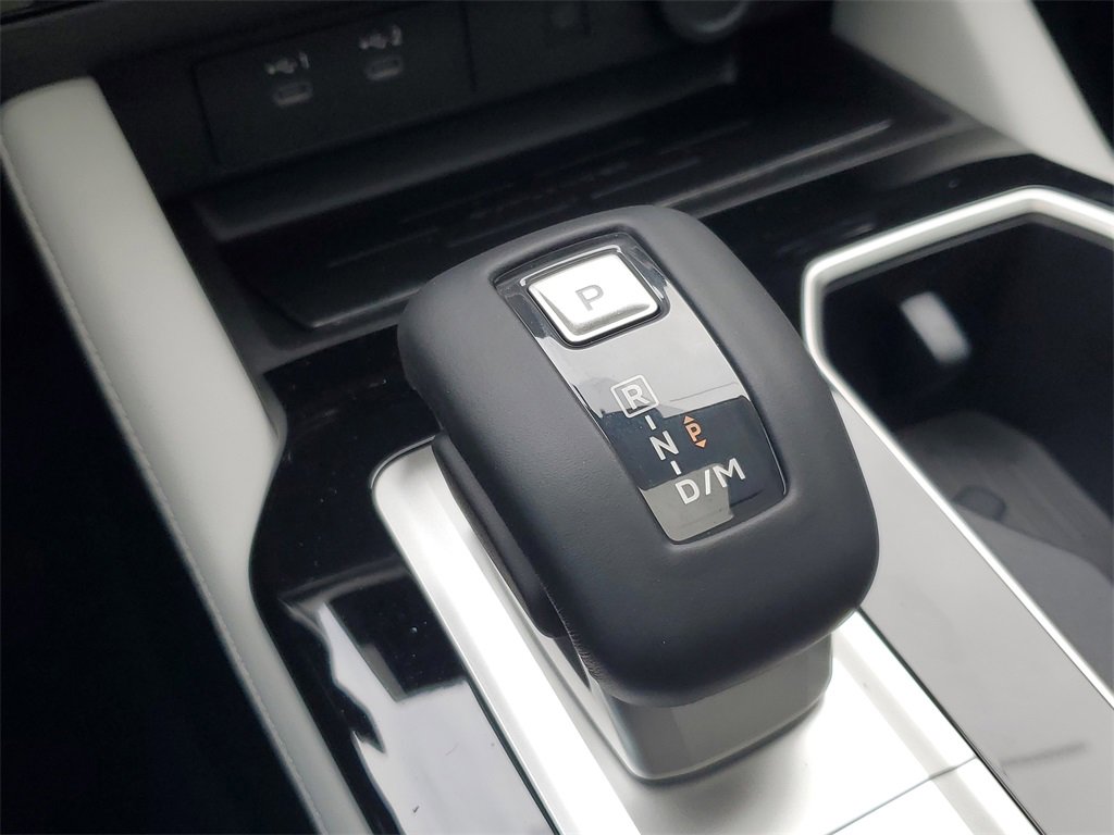 New 2025 Mitsubishi Outlander SE image 23