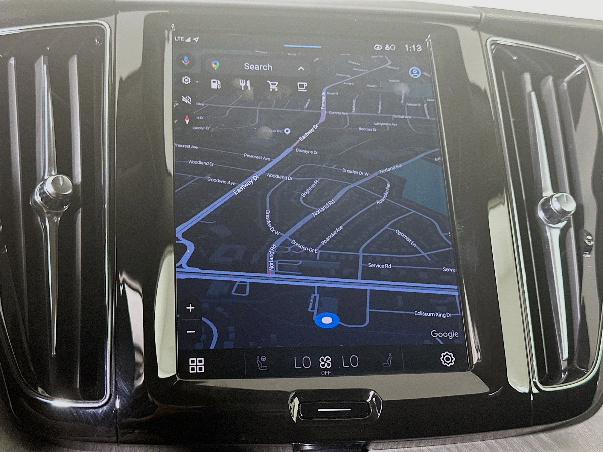 Used 2025 Volvo XC60 B5 Plus image 22