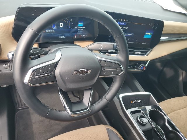 Used 2025 Chevrolet Equinox ACTIV w/ Safety and Technology Package FWD image 18