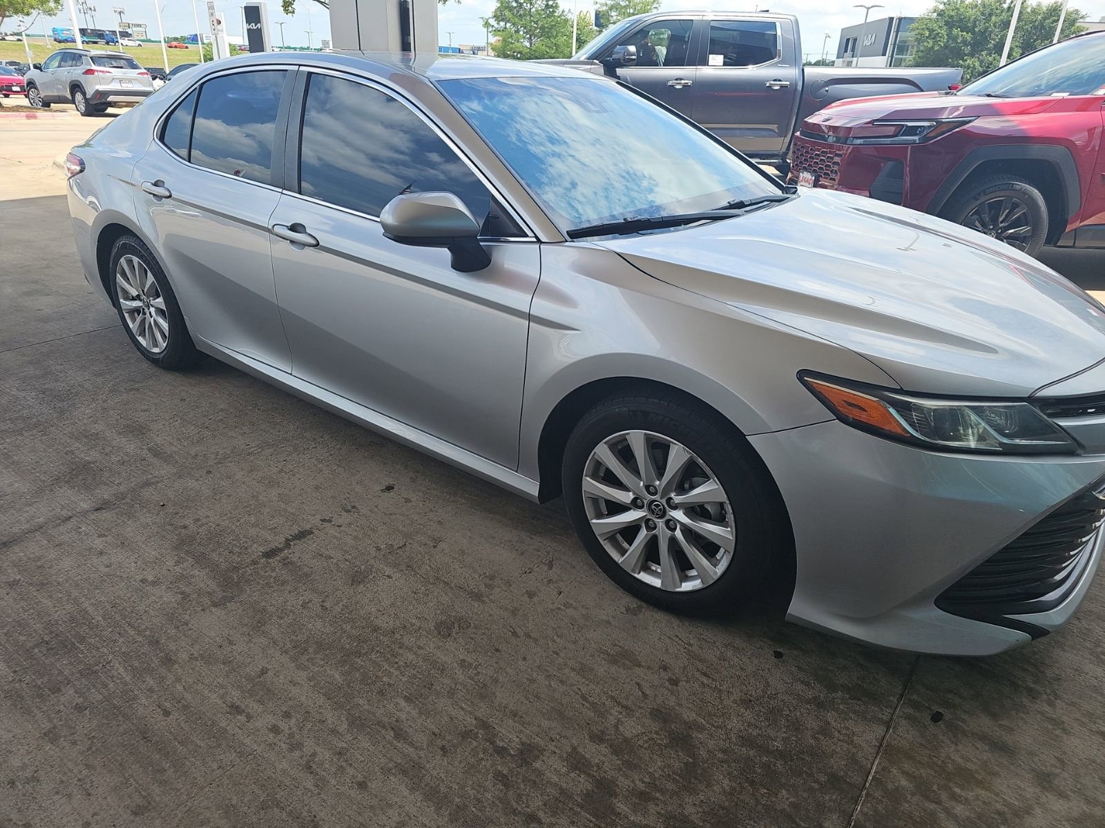 Used 2018 Toyota Camry LE FWD image 16