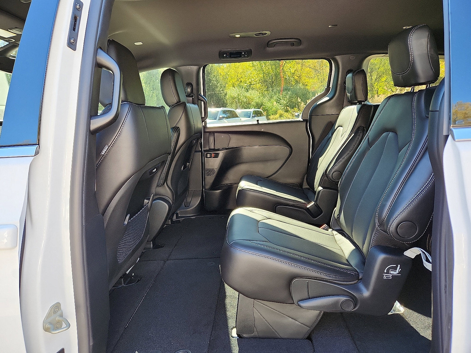 New 2026 Chrysler Pacifica Select image 6
