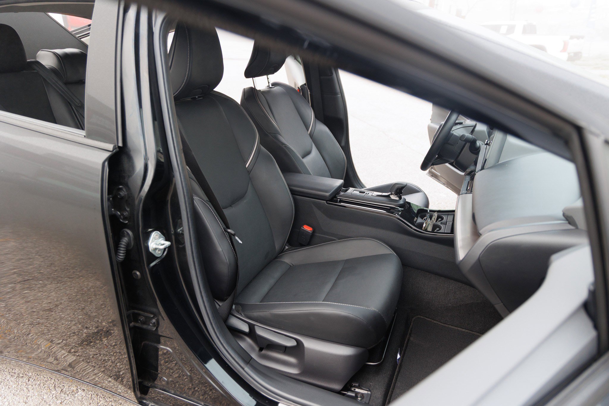 Used 2024 Toyota Prius XLE image 35