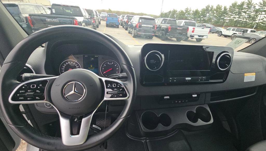 Used 2023 Mercedes-Benz Sprinter 2500 video 3