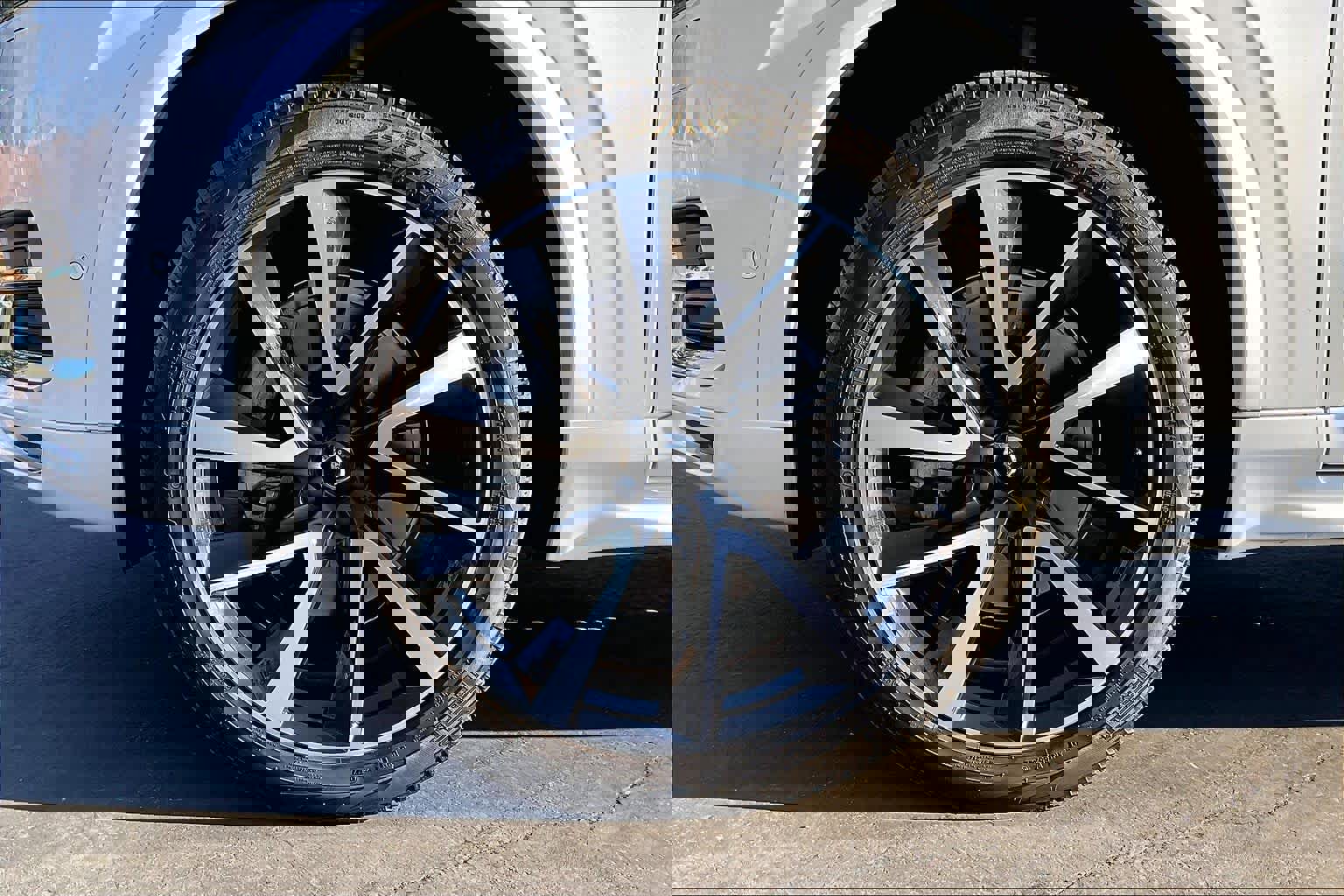 Used 2023 Volvo XC90 B5 Plus image 12